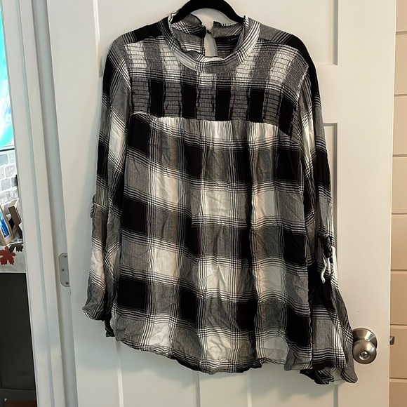 Bell sleeve checkered top - Picture 1 of 2